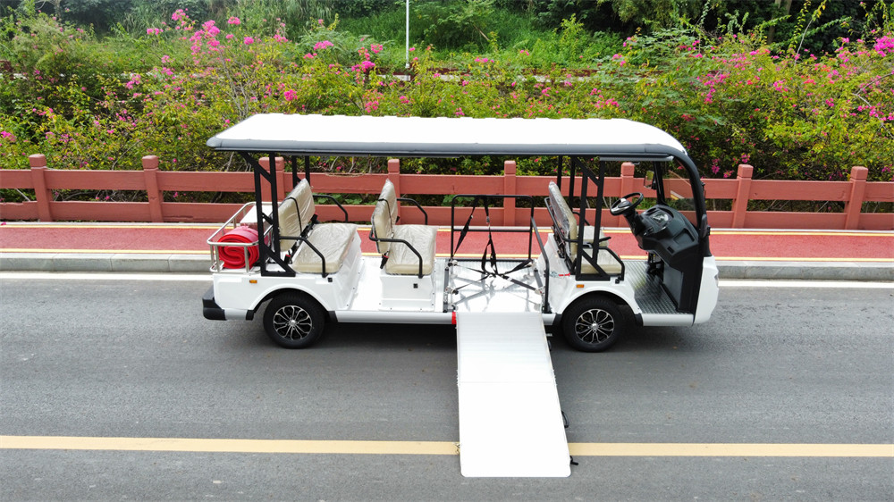 帶手動(dòng)折疊式輪椅上車(chē)導(dǎo)板的電動(dòng)車(chē) 帶手動(dòng)折疊式輪椅上車(chē)導(dǎo)板的電動(dòng)車(chē)