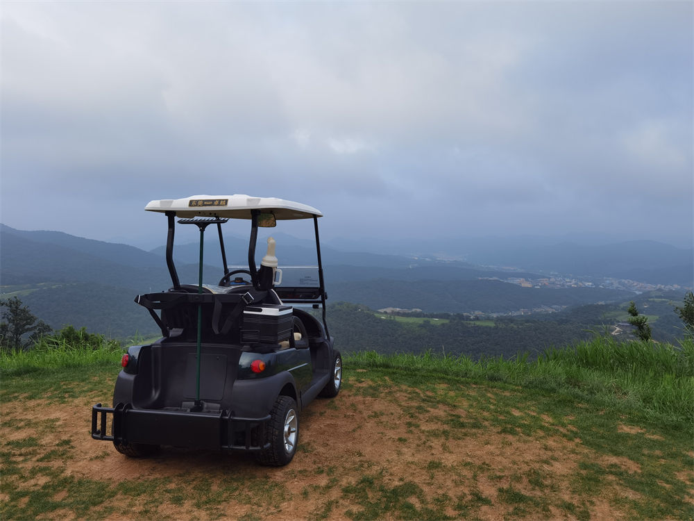 大連紅旗谷高爾夫球場，電動高爾夫球車